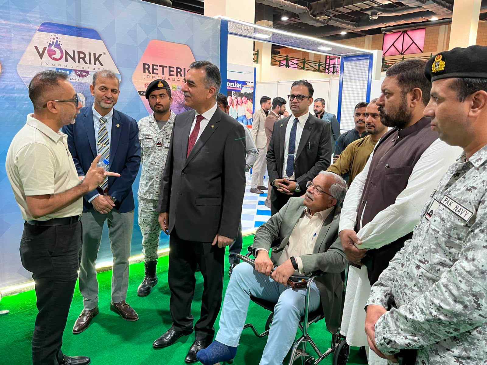 GM Communications Kamran Zulfiqar briefing Surg Cdre Fowad Khurshid Imami, Commandant PNS Shifa, at the SIEHS booth